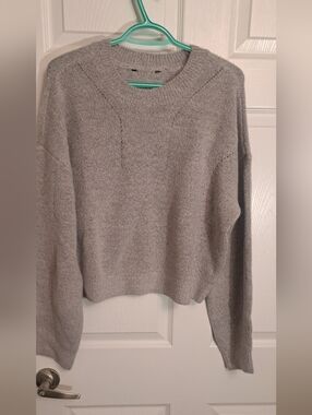 Women’s Light Gray Cropped Crewneck Sweater